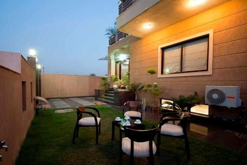 בית מלון כפרי Loomstay Royal Residency