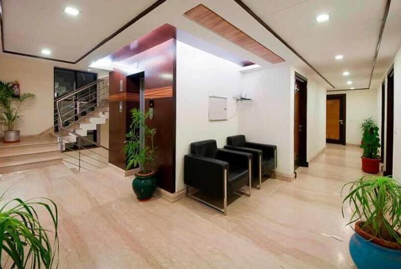 فندق Loomstay Royal Residency