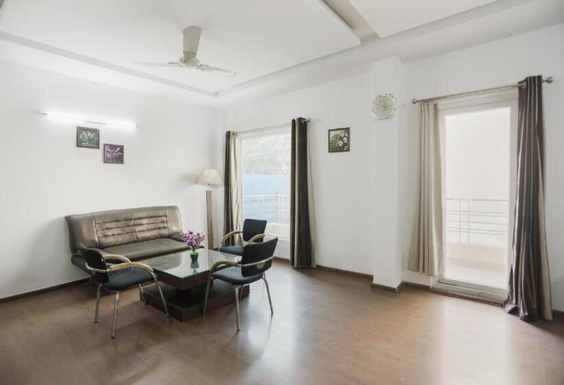 فندق Loomstay Royal Residency