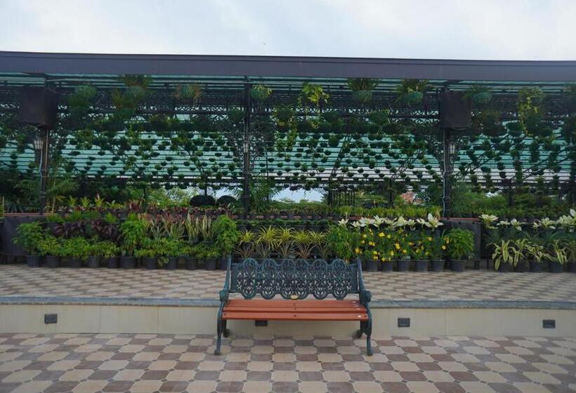 בית מלון כפרי Mayfair Purnea