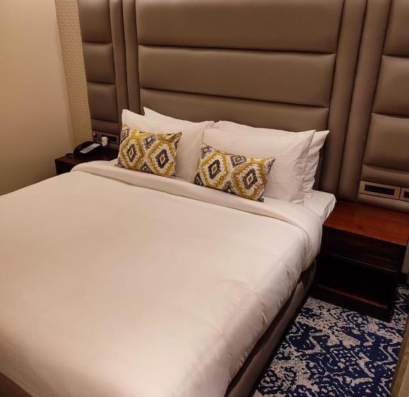 Отель Peninsula