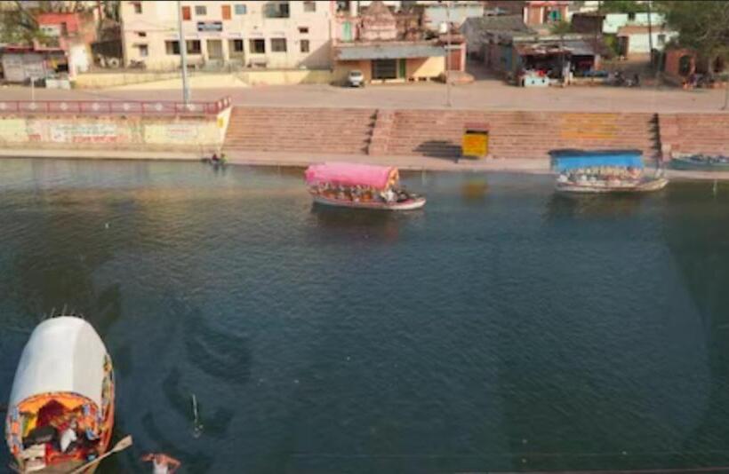 فندق Ram Ghat Inn  In Front Of Mandakini River