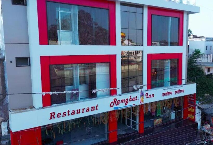 فندق Ram Ghat Inn  In Front Of Mandakini River