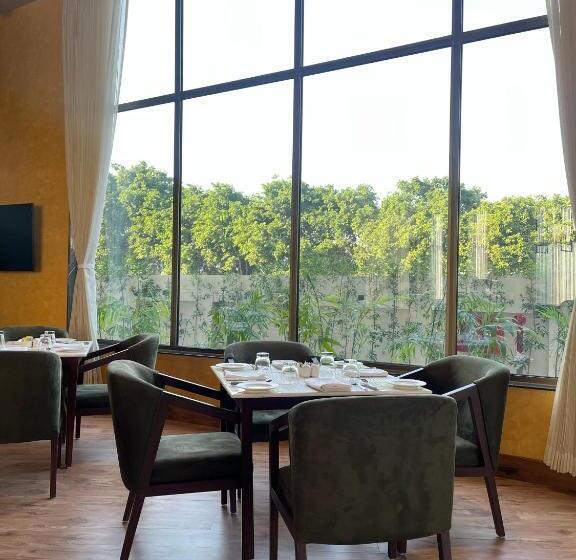 호텔 Ramada Encore By Wyndham Amritsar Airport