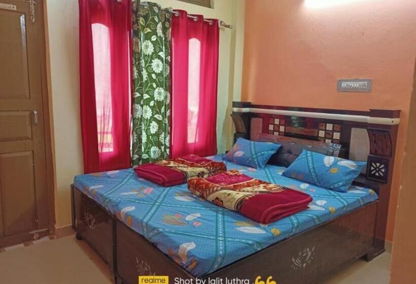 בית מלון כפרי Rd Residency, Barkot