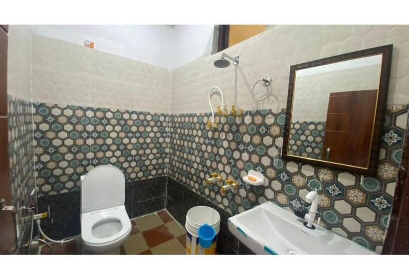 בית מלון כפרי Rd Residency, Barkot