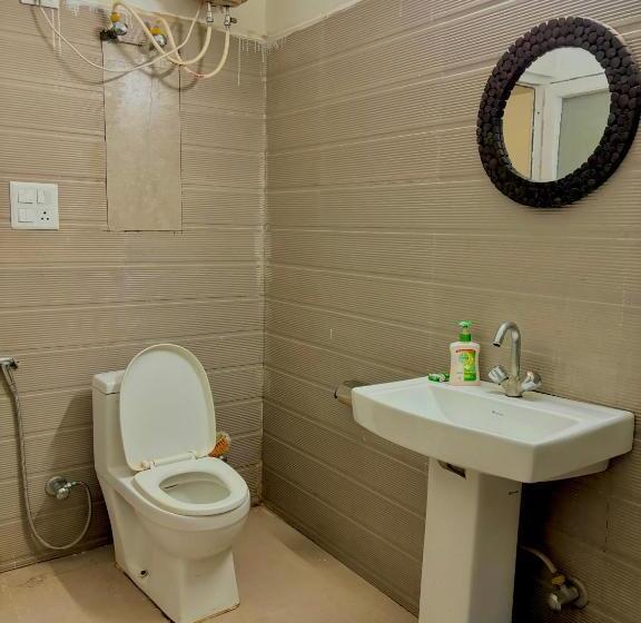 هتل Romentik Private Farmhouse Aravali Gurugram