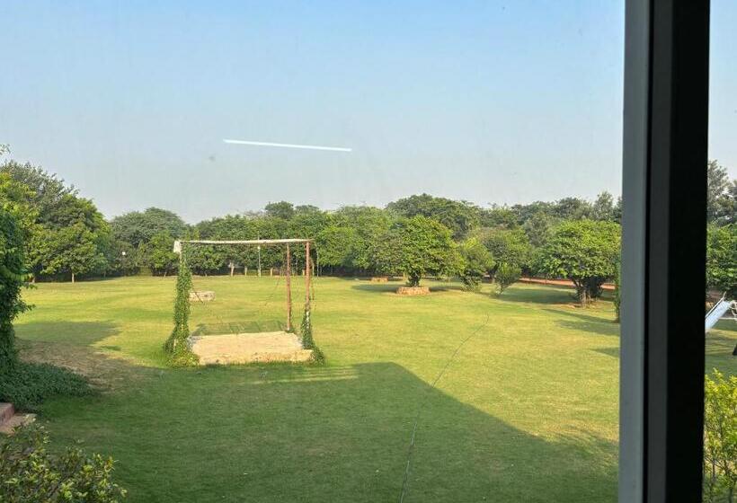 هتل Romentik Private Farmhouse Aravali Gurugram