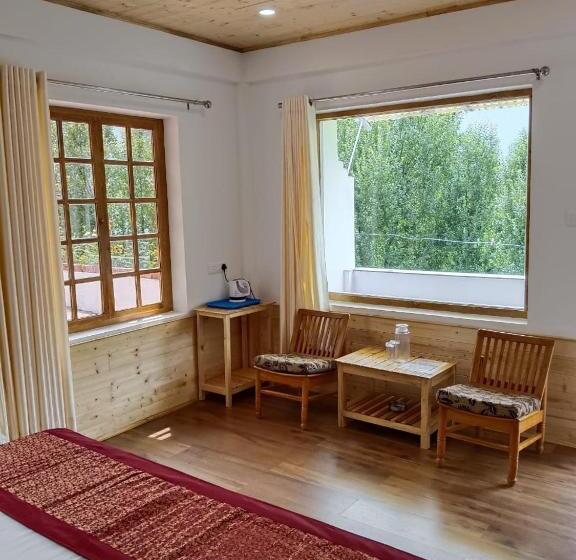 ホテル Royal Castle, Kamru