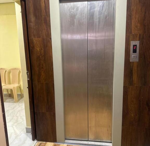 호텔 Royal Grand Inn