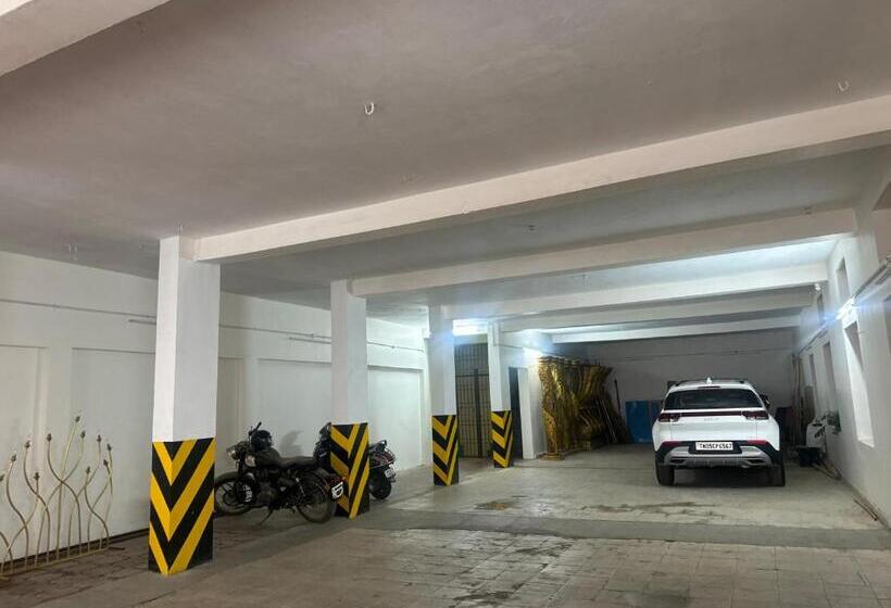 호텔 Royal Grand Inn