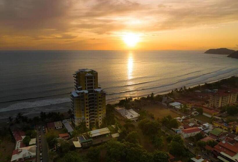 Отель Secretjaco Luxury Beach Front Penthouse With Pool & Jacuzzi