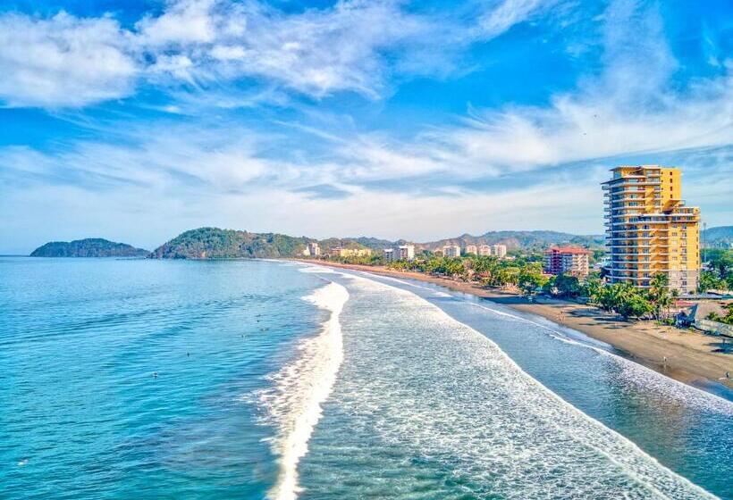 Отель Secretjaco Luxury Beach Front Penthouse With Pool & Jacuzzi