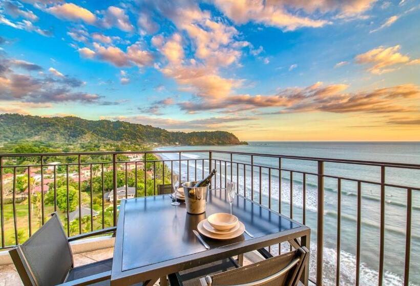 Отель Secretjaco Luxury Beach Front Penthouse With Pool & Jacuzzi