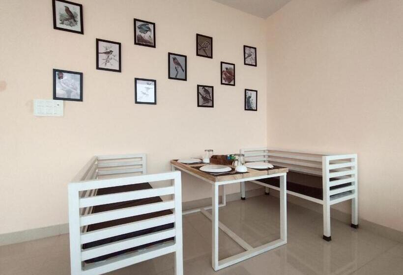 Отель Skyza Rooftop Lodge