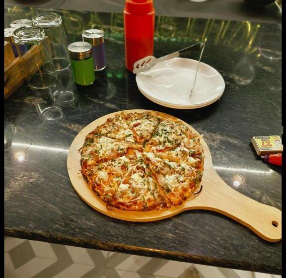 Отель Skyza Rooftop Lodge