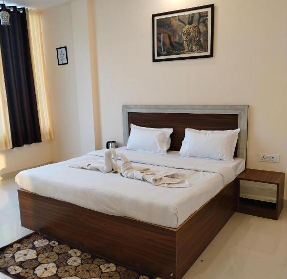 Отель Skyza Rooftop Lodge