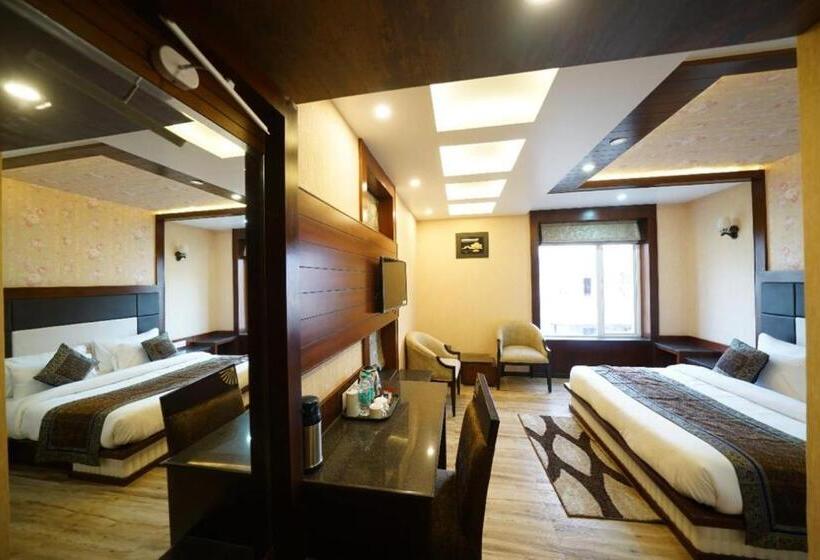 Отель Square Inn