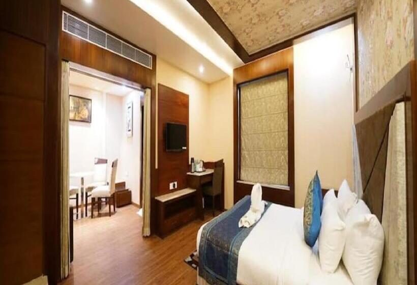 Отель Square Inn