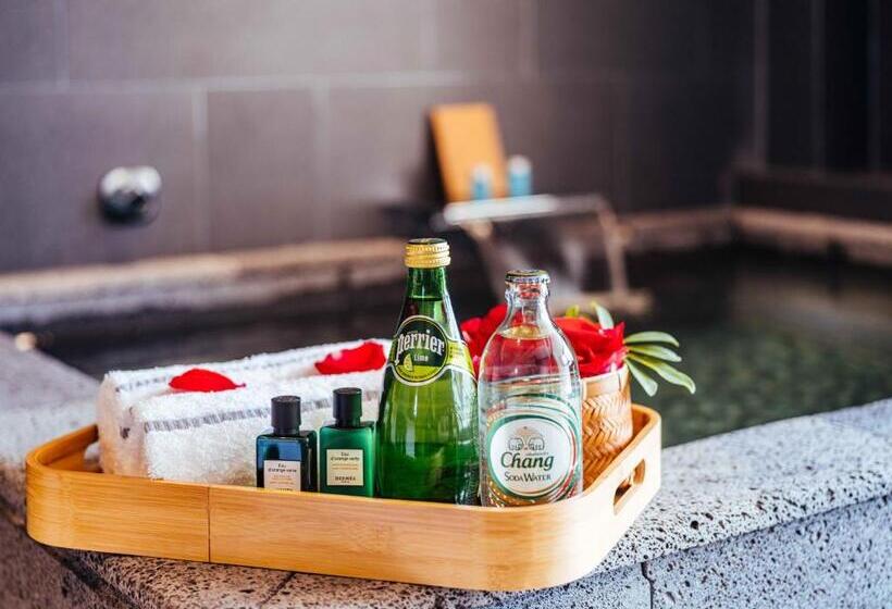 Отель Tengchong Jingge Banshan Hot Spring