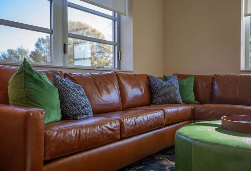 Отель The Holbrook