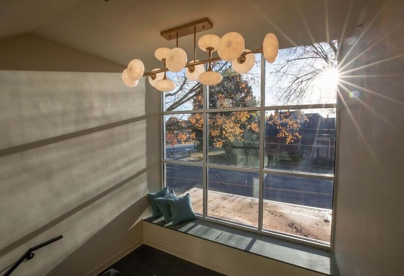 Отель The Holbrook