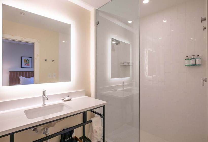 Отель The Holbrook