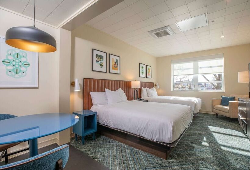 Отель The Holbrook