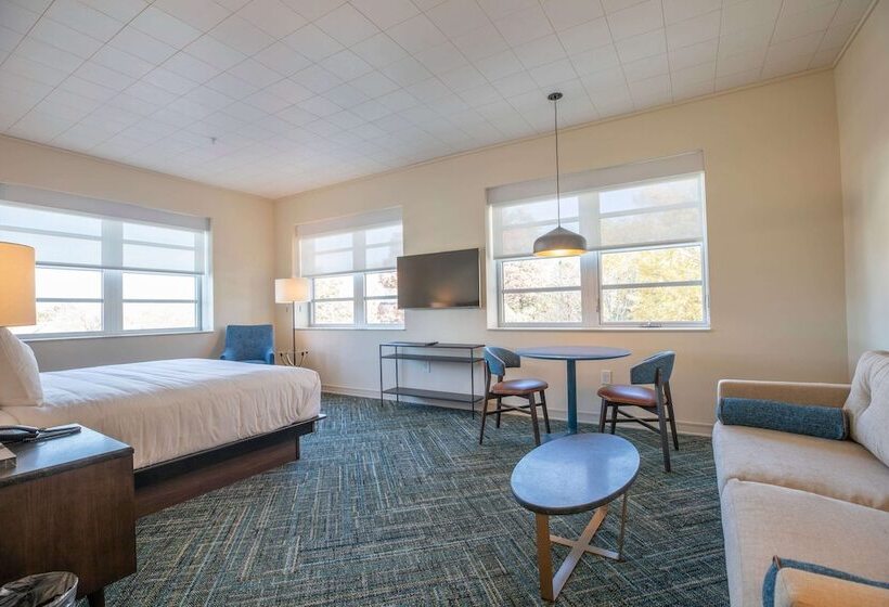 Отель The Holbrook