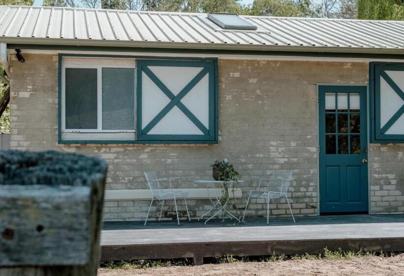 בית מלון כפרי The River Stables