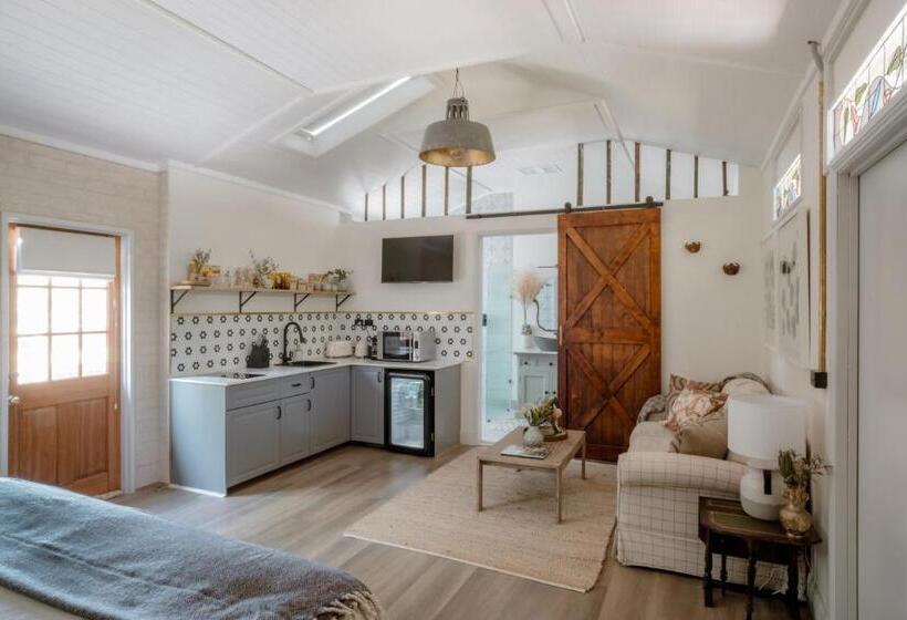 בית מלון כפרי The River Stables