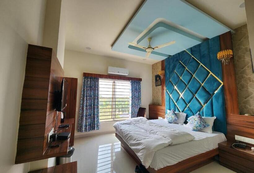 בית מלון כפרי The Royal In