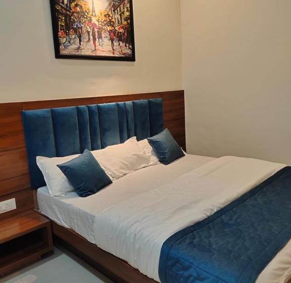 בית מלון כפרי The Royal In