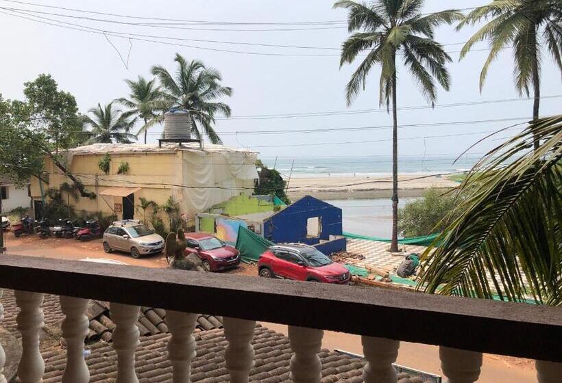 فندق Thomas Beach Guesthouse