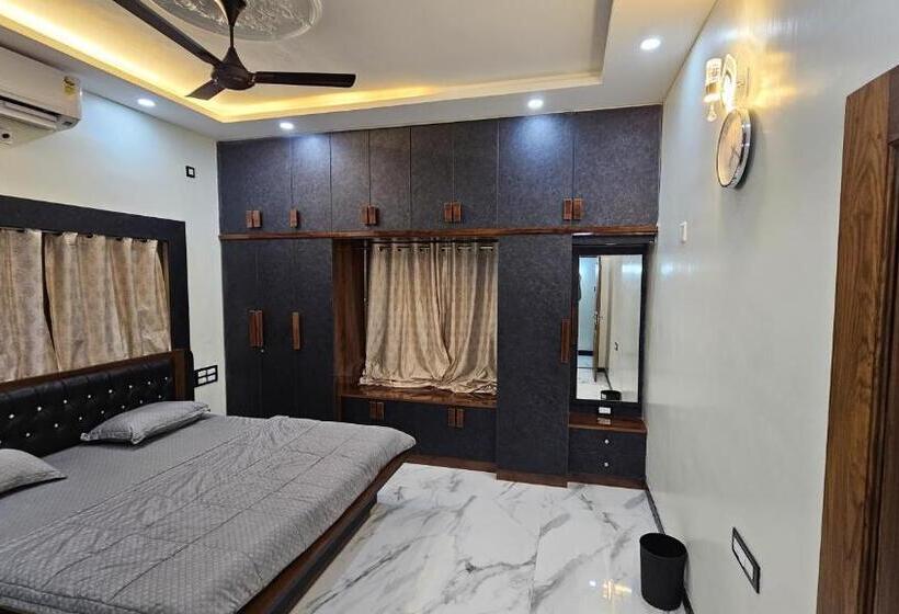 בית מלון כפרי Vrindavan Homestay Near Temple