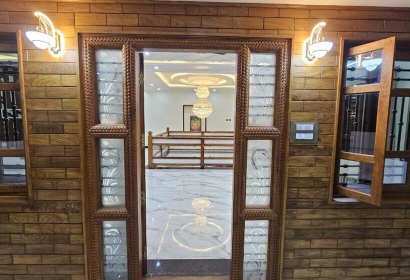 בית מלון כפרי Vrindavan Homestay Near Temple