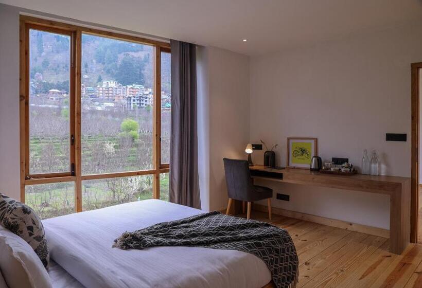 Отель Warehouse Suites And Loft