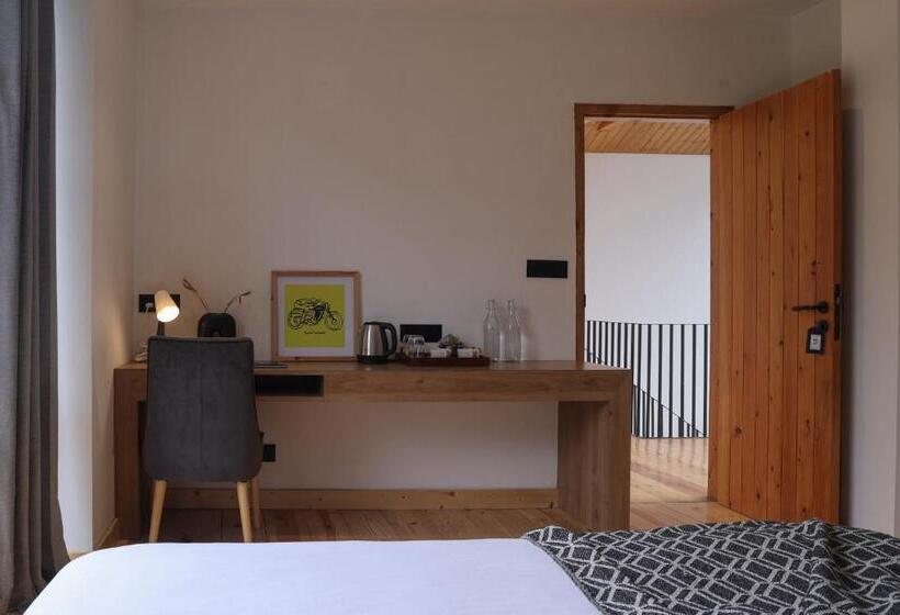 Отель Warehouse Suites And Loft