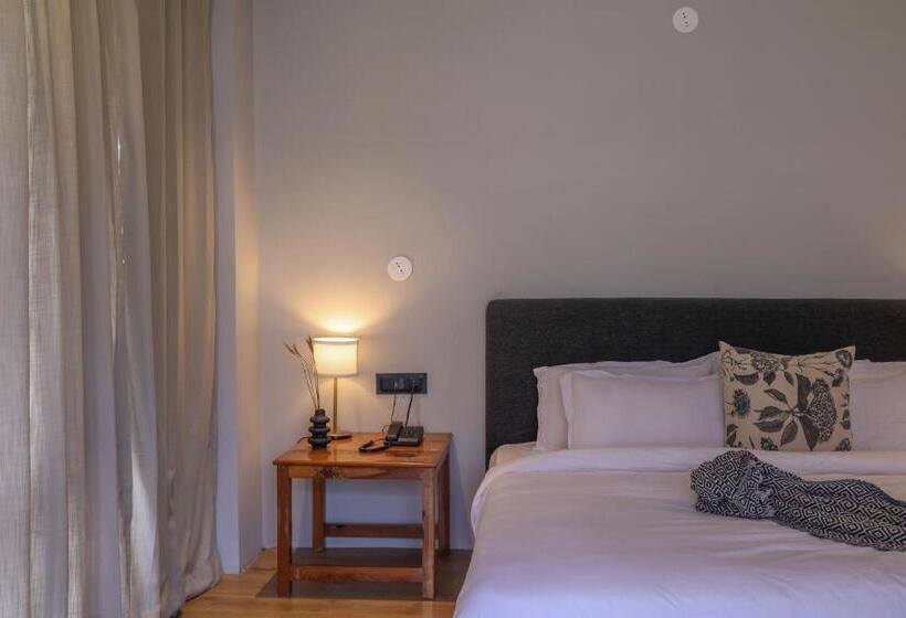 Отель Warehouse Suites And Loft