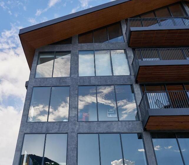 Отель Warehouse Suites And Loft