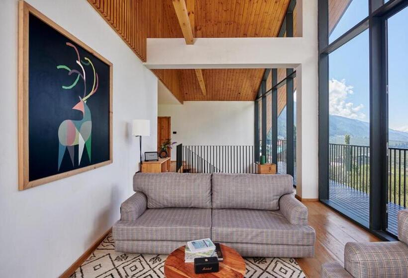 Отель Warehouse Suites And Loft