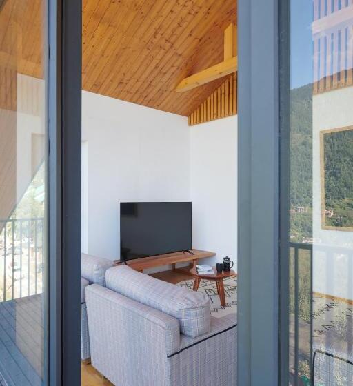 Отель Warehouse Suites And Loft