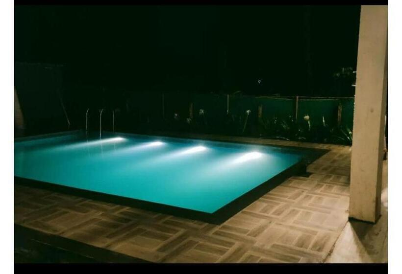 호텔 Waves Rooms By 29bungalow