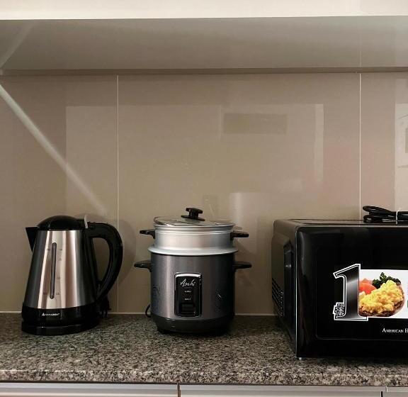 La Palazzo   Across Uptown Mall & Grand Hyatt Bgc