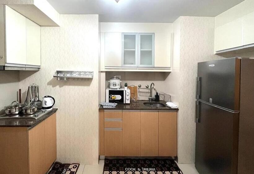 La Palazzo   Across Uptown Mall & Grand Hyatt Bgc