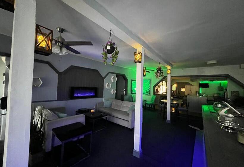 Luxury Suites Boutique Hotel And Lounge