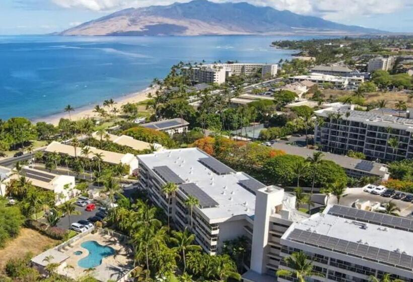 Prime Location! Walk To Beach, Shops & Dining!