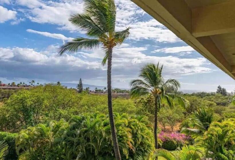 Prime Location! Walk To Beach, Shops & Dining!