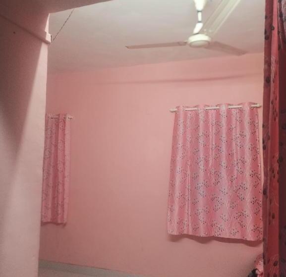 פנסיון A One Bhakt Nivas, Akkalkot