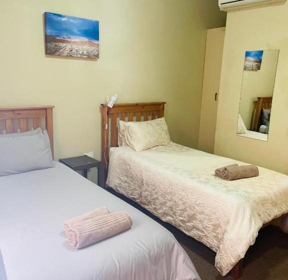 Пансион Azalea Bnb